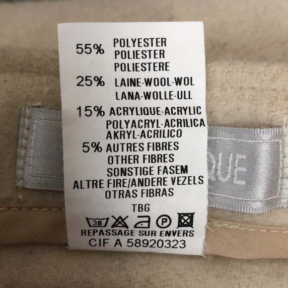 LA BOUTIQUE Wool Wrap cream Skirt with Horn button closing size 6 - Picture 12 of 12